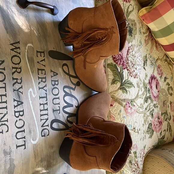 True Craft 7.5 tan faux suede ankle boots with fringe TC Wesley NWOT - Picture 2 of 9